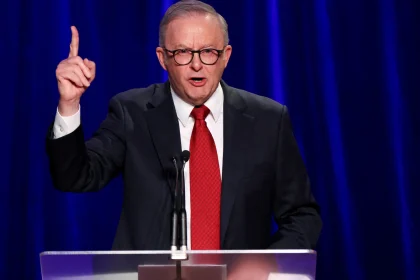 رئيس الوزراء الأسترالي: الولايات المتحدة تعمل بشكل منفرد في حصار مضيق هرمز