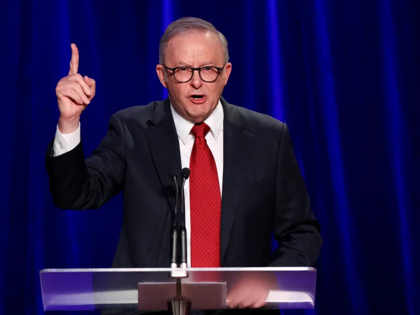 رئيس الوزراء الأسترالي: الولايات المتحدة تعمل بشكل منفرد في حصار مضيق هرمز