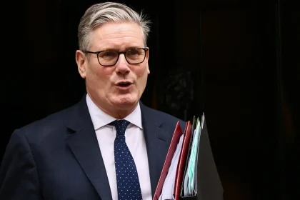 رئيس الوزراء البريطاني: لا ندعم فرض حصار على مضيق هرمز