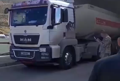 وصول قافلة مساعدات عراقية مكونة من 26 صهريج محروقات إلى لبنان