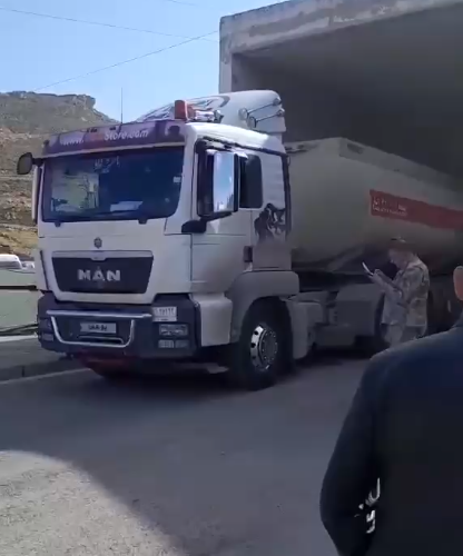 وصول قافلة مساعدات عراقية مكونة من 26 صهريج محروقات إلى لبنان