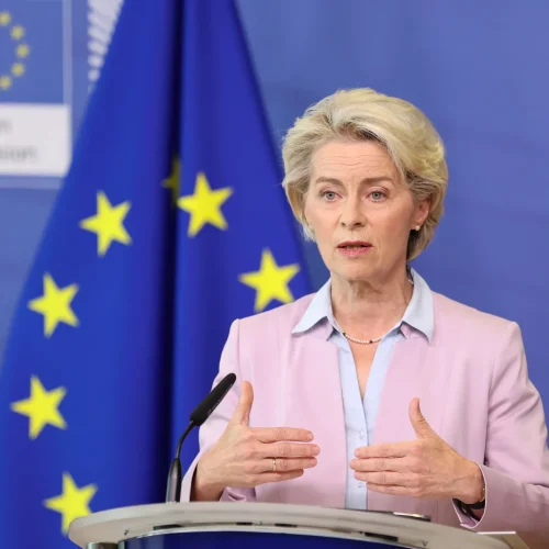 رئيسة المفوضية الأوروبية: لا استقرار بالشرق الأوسط ولبنان يشتعل