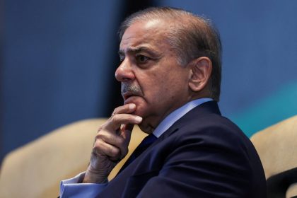 ‏رئيس وزراء باكستان: نعمل على حل بعض القضايا العالقة بين أميركا وإيران