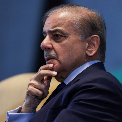 ‏رئيس وزراء باكستان: نعمل على حل بعض القضايا العالقة بين أميركا وإيران