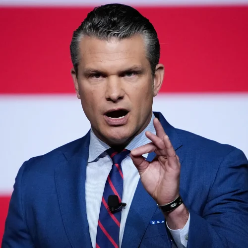 ‏وزير الحرب الأميركي: نسيطر على الأجواء الإيرانية