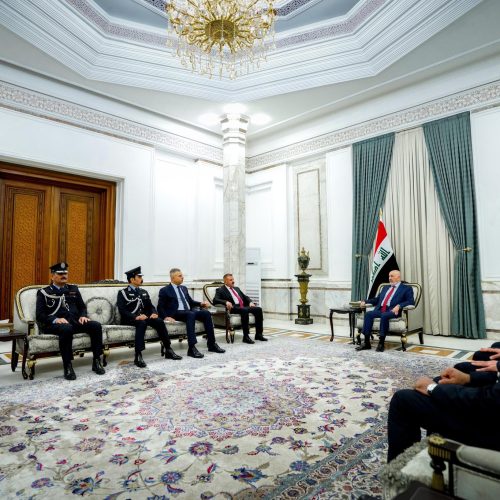 رئيس الجمهورية يؤكد أهمية تعزيز الأمن والاستقرار في البلاد ودعم جهود وزارة الداخلية