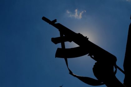 مقتل منتسب أمني وإصابة أحد أفراد عائلته بهجوم مسلح داخل منزله في مدينة الصدر شرقي بغداد