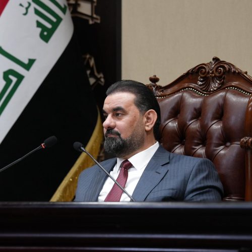 رئيس البرلمان يتبنى طرح مقترح قانون التجنيد الإلزامي
