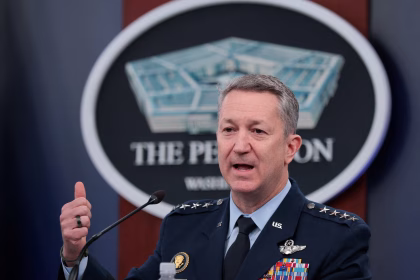 رئيس الأركان الأمريكية المشتركة: الحصار على موانئ إيران وليس مضيق هرمز