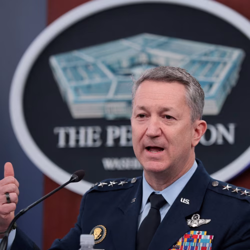 رئيس الأركان الأمريكية المشتركة: الحصار على موانئ إيران وليس مضيق هرمز