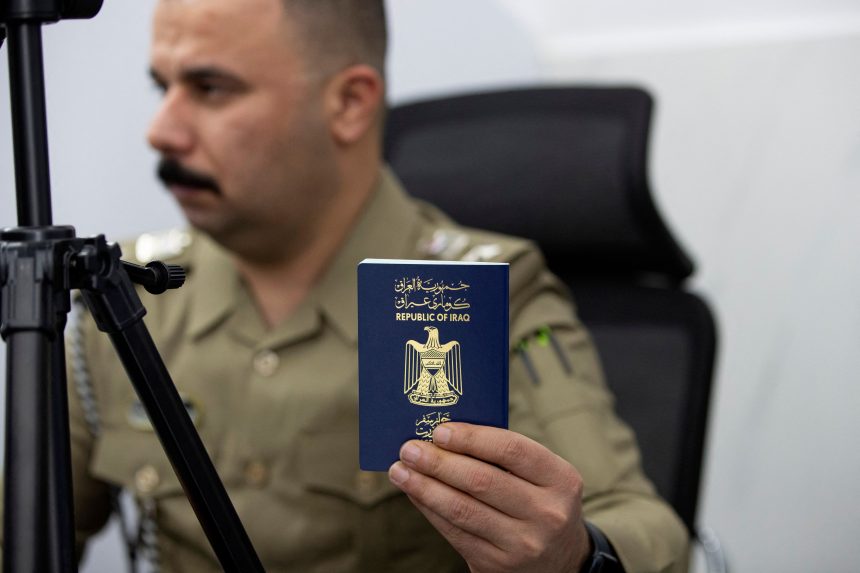 العراق يشكل لجنة عليا لتحسين تصنيف جواز السفر ورفع القيود عن سفر مواطنه