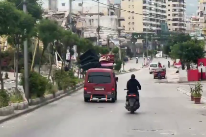 لبنان.. عشرات آلاف النازحين يعودون للجنوب والضاحية مع بدء الهدنة