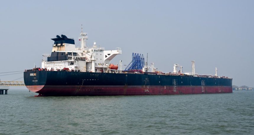 بيانات تتبع السفن: أسطول من ناقلات النفط يغادر الخليج ويعبر مضيق هرمز