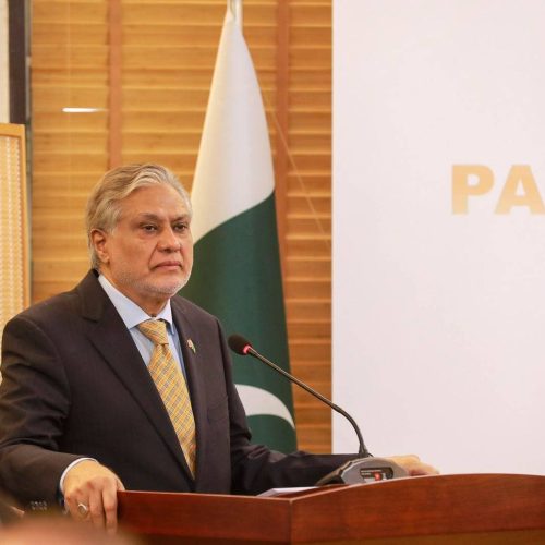 وزير الخارجية الباكستاني: نعمل على تقريب وجهات النظر بين الولايات المتحدة وإيران