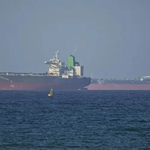 إيران تعلن إعادة إغلاق مضيق هرمز