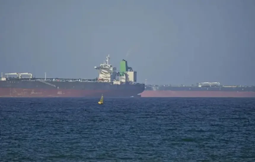 إيران تعلن إعادة إغلاق مضيق هرمز