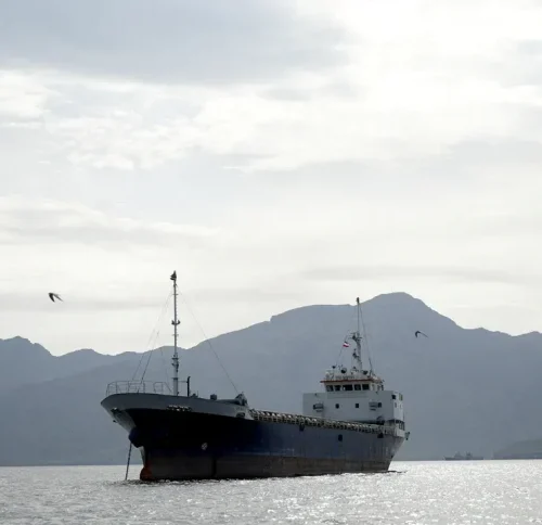 وكالة فارس: عبور 5 ناقلات نفط أخرى خاضعة للعقوبات عبر مضيق هرمز وسط الحصار الأمريكي