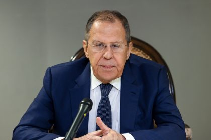 لافروف: أهداف العملية الأمريكية في إيران هي السيطرة على النفط الذي يمر عبر مضيق هرمز