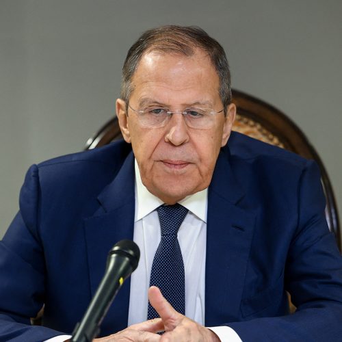 لافروف: أهداف العملية الأمريكية في إيران هي السيطرة على النفط الذي يمر عبر مضيق هرمز