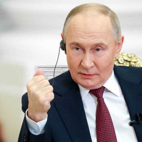 بوتين لرئيس الجمهورية: نتمنى مواصلة العمل لتطوير العلاقات العراقية الروسية