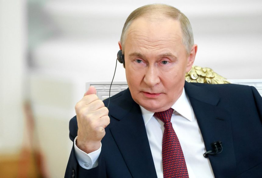 بوتين لرئيس الجمهورية: نتمنى مواصلة العمل لتطوير العلاقات العراقية الروسية