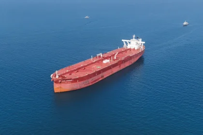 وسائل إعلام: تعرض ناقلة تحمل نفطاً عراقياً لإطلاق نار في هرمز