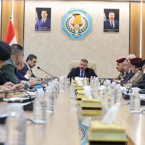 وزير الداخلية يوجه بتسخير كافة الإمكانات لضمان انسيابية حركة الحجاج وتقديم أفضل الخدمات