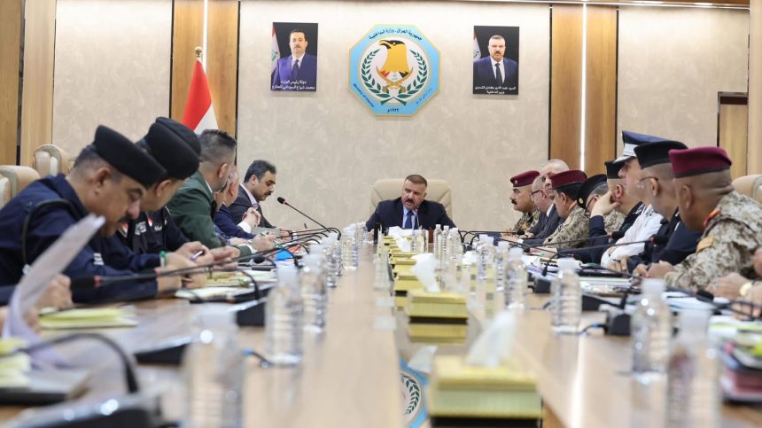 وزير الداخلية يوجه بتسخير كافة الإمكانات لضمان انسيابية حركة الحجاج وتقديم أفضل الخدمات