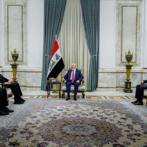 رئيس الجمهورية للسفير الإيراني: أهمية استمرار الحوار لتجنيب المنطقة مخاطر الحروب