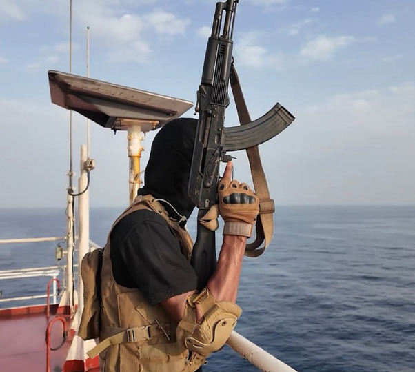 مستشار المرشد الإيراني: أمن باب المندب بات في أيدي أنصار الله