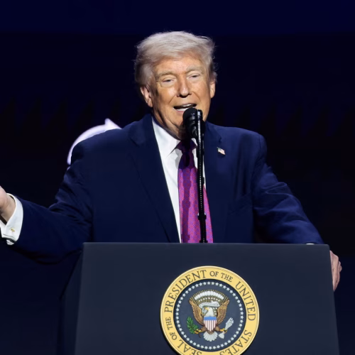 فرنسا تنتقد تصريحات ترامب تجاه بابا الفاتيكان وتعتبرها غير مقبولة