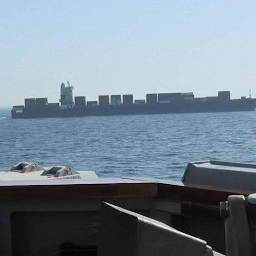 الجيش الأميركي ينشر لقطات لعملية سيطرة المارينز على سفينة ترفع العلم الإيراني