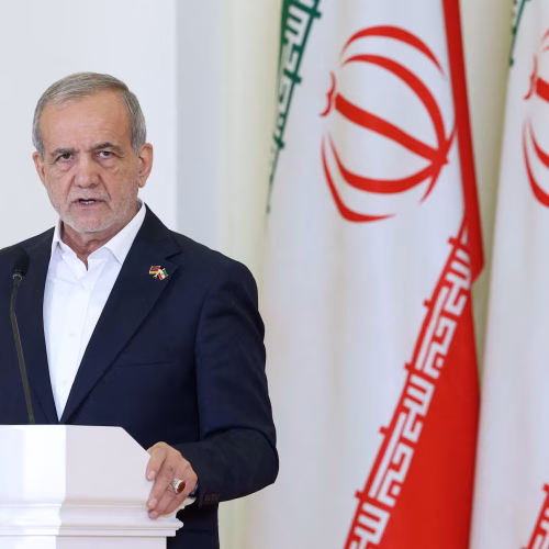 الرئيس الإيراني يتمسك بالدبلوماسية ويؤكد: لا ثقة بالعدو