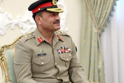 قائد الجيش الباكستاني لترامب: حصار مضيق هرمز يشكل عقبة أمام المحادثات