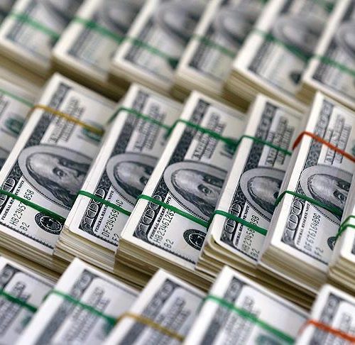 ‏مصادر: واشنطن أوقفت شحنات الدولار لحين تشكيل الحكومة العراقية الجديدة