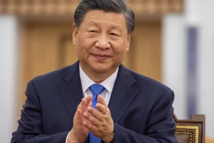 ‏الرئيس الصيني يؤكد باتصال مع ولي العهد السعودي ضرورة عودة الملاحة في هرمز