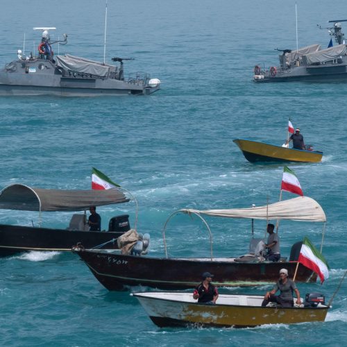 إيران: إغلاق القنوات البحرية للدخول والخروج من مضيق هرمز بعد خرق الولايات المتحدة لوقف النار