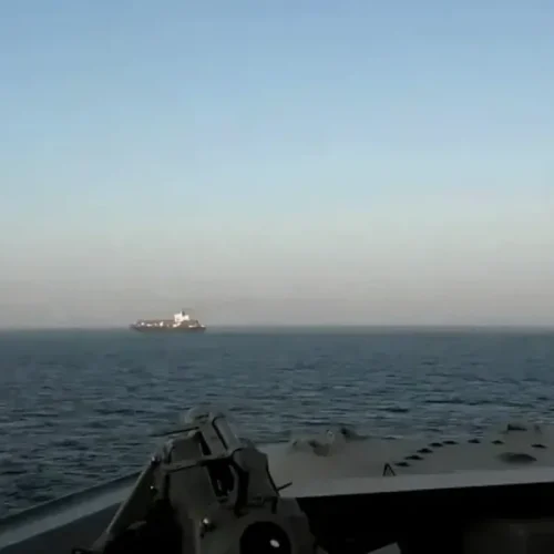 القيادة المركزية الامريكية: قواتنا اعادت 33 سفينة منذ بدء الحصار البحري على إيران