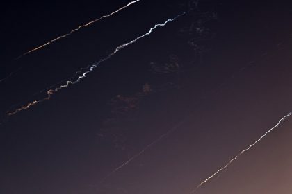 اعلام ايراني: الدفاعات الجوية تتصدى لأهداف معادية في طهران