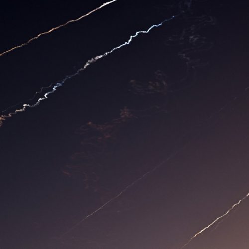 اعلام ايراني: الدفاعات الجوية تتصدى لأهداف معادية في طهران