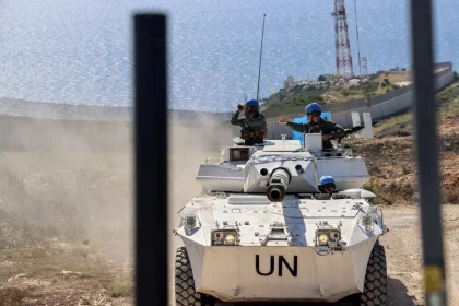 "اليونيفيل" تعلن وفاة جندي حفظ سلام إندونيسي متأثرا بجراحه إثر انفجار في قاعدة له جنوب لبنان
