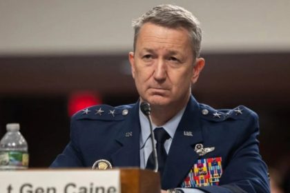 رئيس الأركان الأمريكي: مستعدون لاستئناف العمليات القتالية الكبرى فور صدور الأمر من ترامب