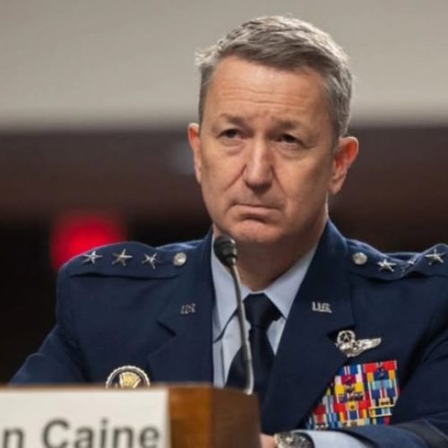 رئيس الأركان الأمريكي: مستعدون لاستئناف العمليات القتالية الكبرى فور صدور الأمر من ترامب