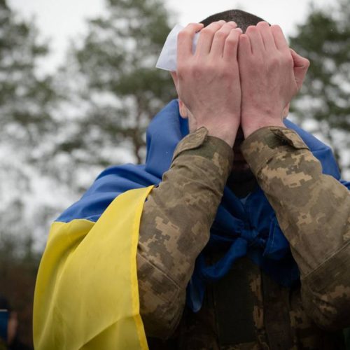 بوساطة إماراتية أمريكية.. روسيا تستعيد 193 عسكريا وتفرج عن 193 أسيرا أوكرانيا في صفقة تبادل