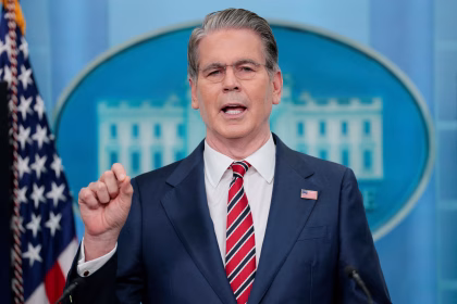 وزير الخزانة الأمريكي: فرضنا عقوبات على عدة محافظ رقمية مرتبطة بإيران