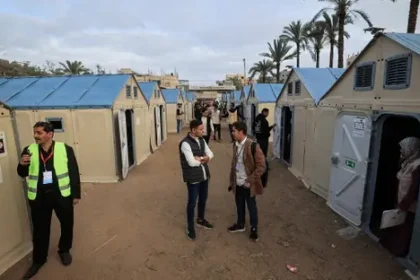 الفلسطينيون يصوتون في انتخابات بلدية وسط إحباط ومنافسة محدودة