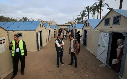 الفلسطينيون يصوتون في انتخابات بلدية وسط إحباط ومنافسة محدودة