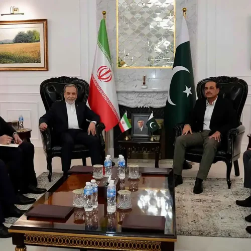 طهران: عراقجي أبلغ باكستان مطالب إيران وتحفظاتها إزاء واشنطن