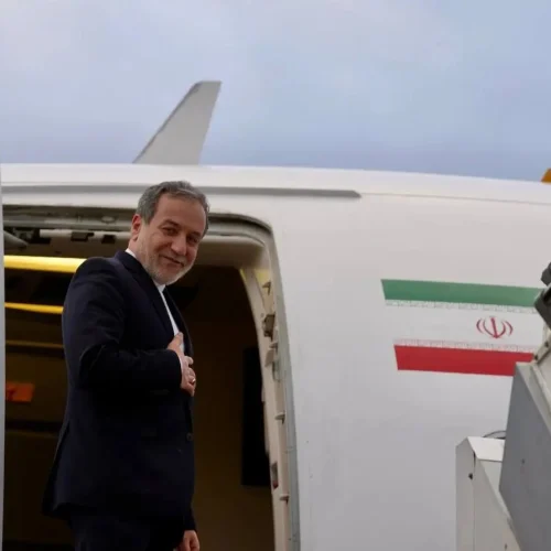 عراقجي يغادر اسلام آباد بعد تسليمه مطالب ايران الى باكستان