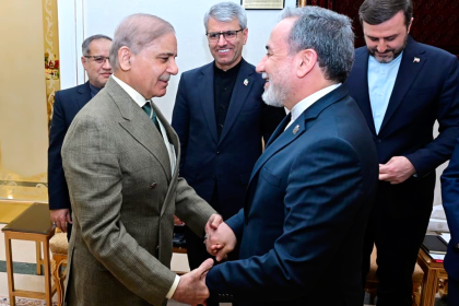 وزير خارجية ايران: عرضت موقفنا خلال زيارتي إلى باكستان لإنهاء الحرب بشكل دائم